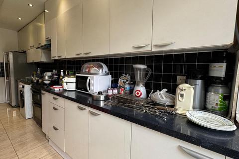 undefined, Shaftesbury Avenue, Southall, UB2