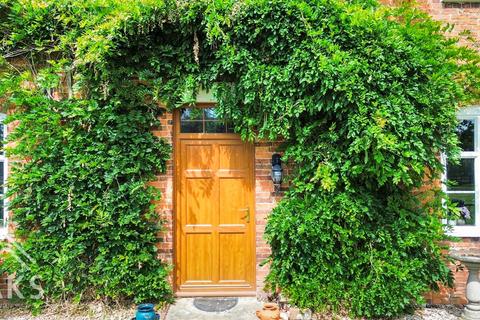 Lawn House Hay Lane, Foston, Derby, DE65 5PJ