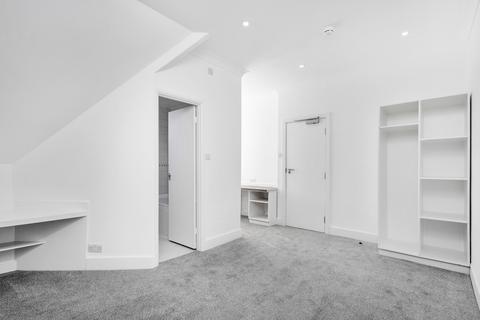 Flat to rent, Upton Road