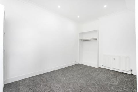 Flat to rent, Upton Road