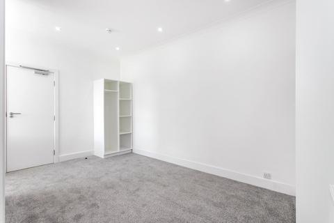 Flat to rent, Upton Road