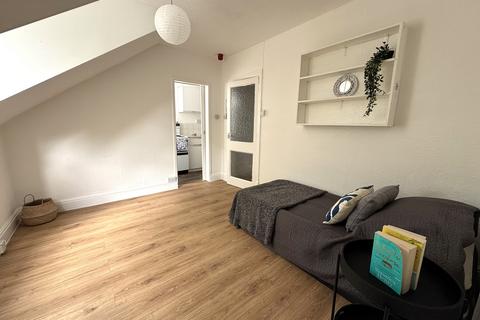Studio to rent, Fosse Road North, Flat D, Leicester LE3