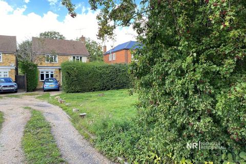3 bedroom detached house for sale, Kingston Road, Leatherhead, Surrey. KT22