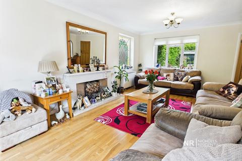 3 bedroom detached house for sale, Kingston Road, Leatherhead, Surrey. KT22