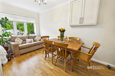 3 bedroom detached house for sale, Kingston Road, Leatherhead, Surrey. KT22