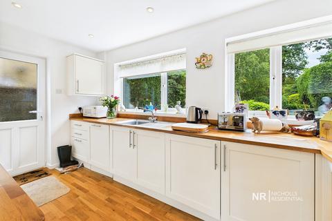3 bedroom detached house for sale, Kingston Road, Leatherhead, Surrey. KT22