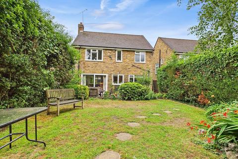 3 bedroom detached house for sale, Kingston Road, Leatherhead, Surrey. KT22