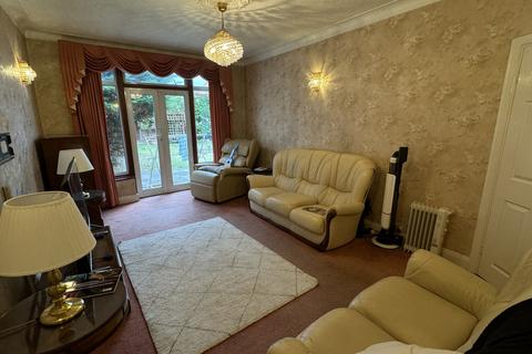 5 bedroom detached house to rent, Leigh Avenue, Ilford IG4