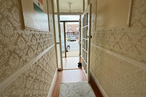 5 bedroom detached house to rent, Leigh Avenue, Ilford IG4