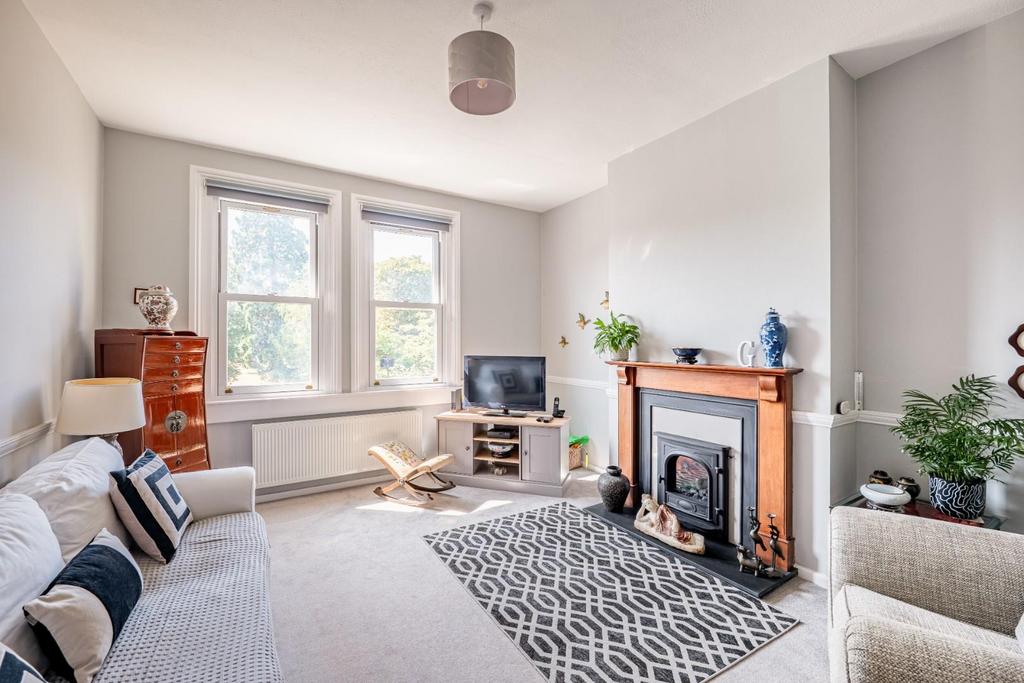 Flat 4 78 Lower Oldfield Park BA2 3 HP-13.jpg