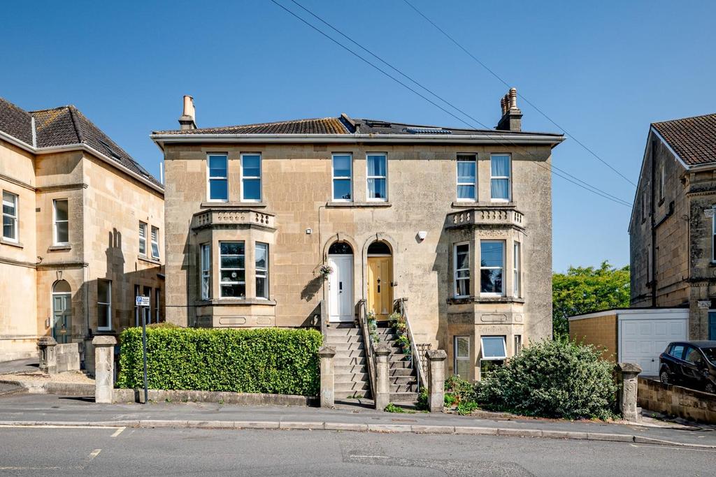 Flat 4 78 Lower Oldfield Park BA2 3 HP-2.jpg