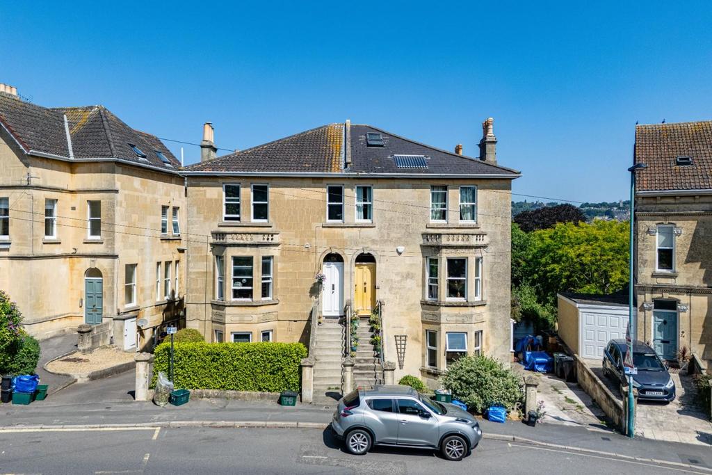 Flat 4 78 Lower Oldfield Park BA2 3 HP-17.jpg