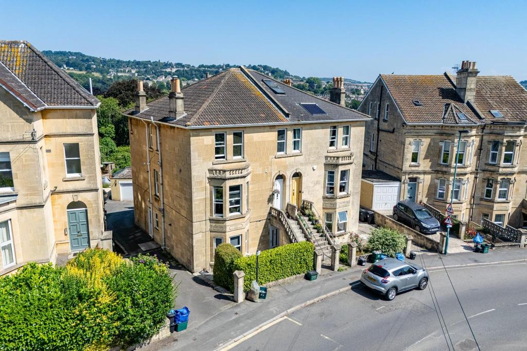 Flat 4 78 Lower Oldfield Park BA2 3 HP-18.jpg