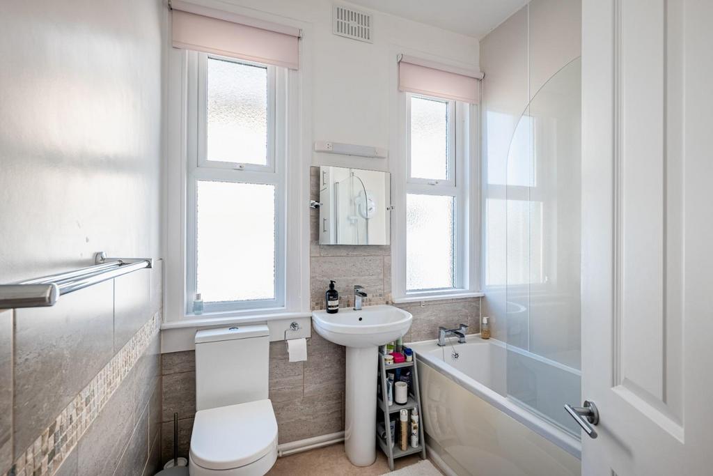 Flat 4 78 Lower Oldfield Park BA2 3 HP-11.jpg