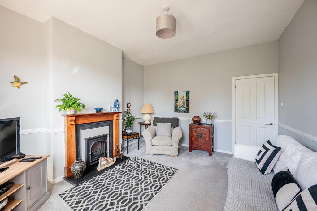 Flat 4 78 Lower Oldfield Park BA2 3 HP-14.jpg
