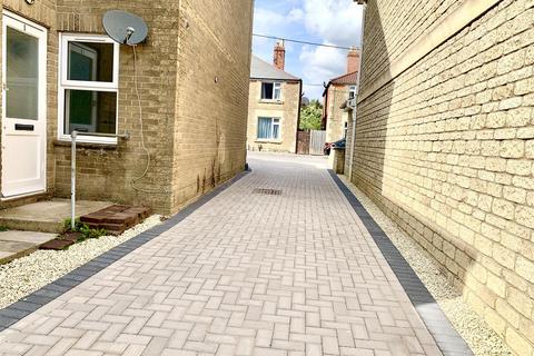 2 bedroom flat to rent, Parkfields, Chippenham