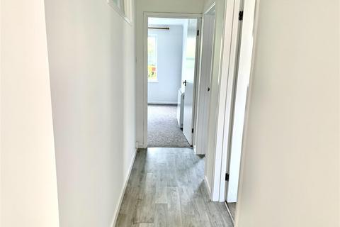 2 bedroom flat to rent, Parkfields, Chippenham