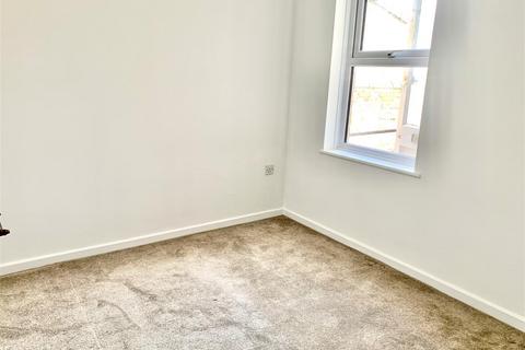 2 bedroom flat to rent, Parkfields, Chippenham