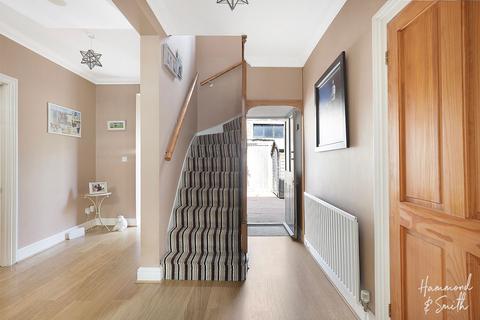 4 bedroom semi-detached house for sale, Hemnall Street, Epping CM16