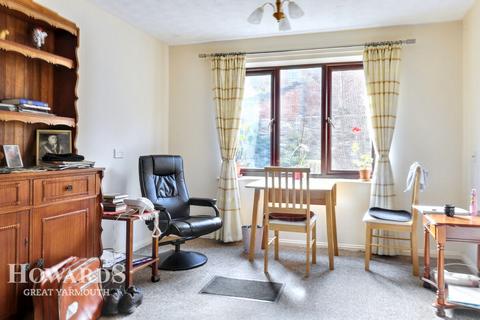 2 bedroom apartment for sale, St Peters Plain, Great Yarmouth