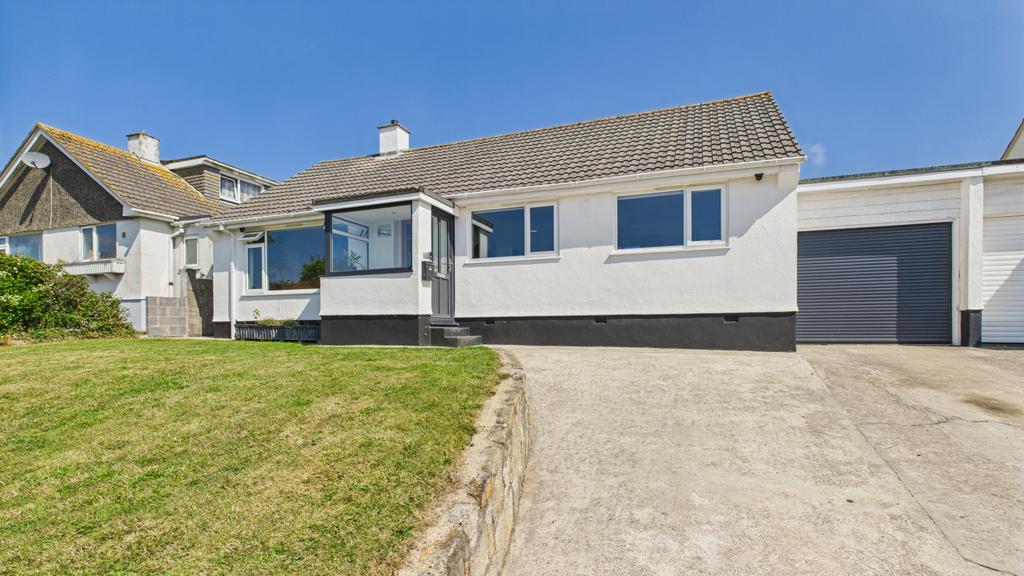 3 Bedroom Link Detached Bungalow for Sale