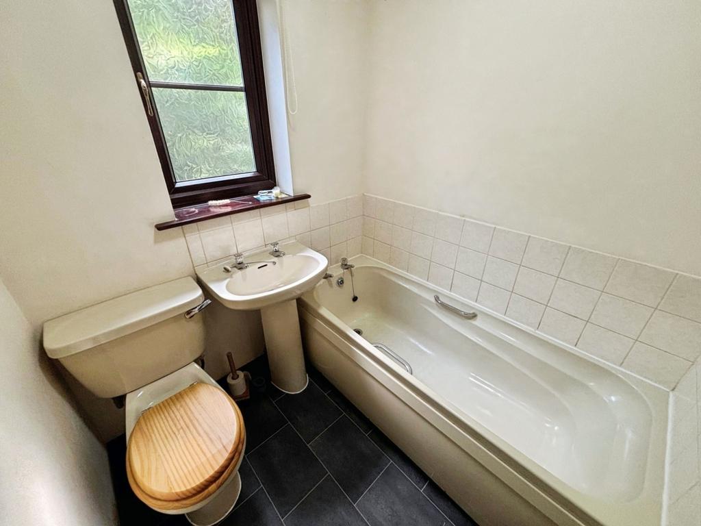 Pbox-bathroom-313470.jpg
