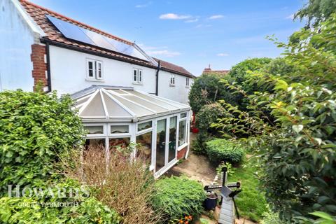 Crossways, Ormesby