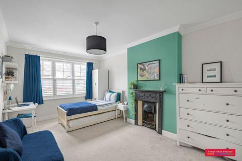 37 Freshford Street, London, SW18 3TG