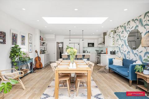 37 Freshford Street, London, SW18 3TG