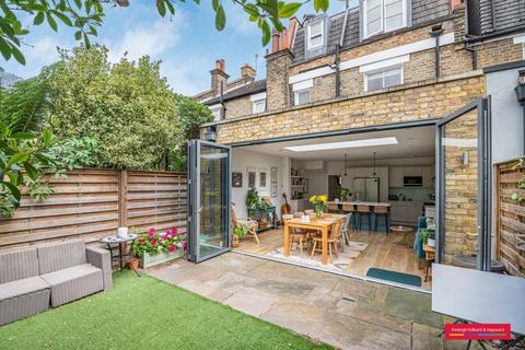 37 Freshford Street, London, SW18 3TG
