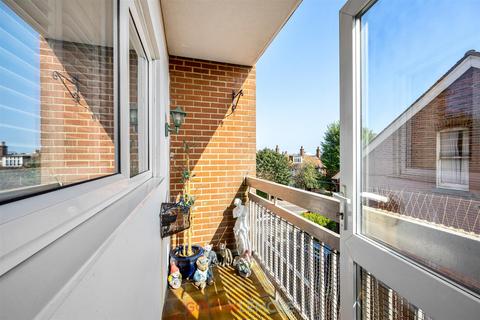 2 bedroom flat for sale, Kings Gate, The Drive, Hove