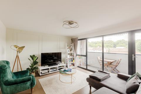 2 bedroom ground floor flat for sale