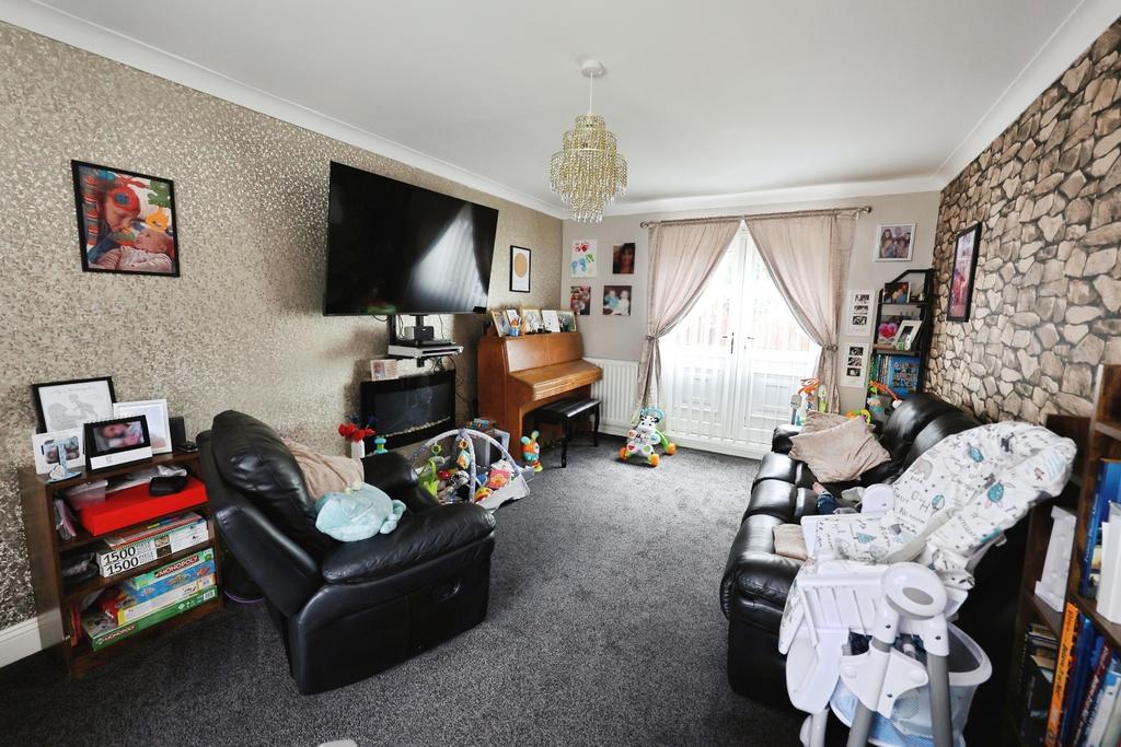 Pbox-living room-315039.JPG
