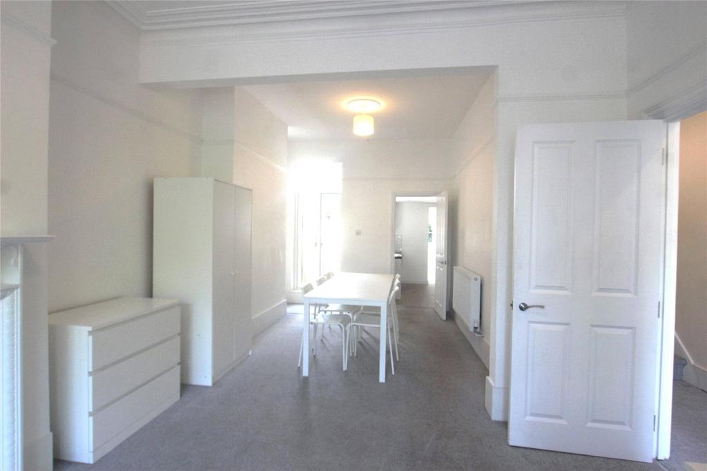 House in London - View 2