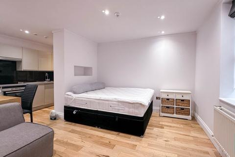 Studio to rent, York Street, London, W1H