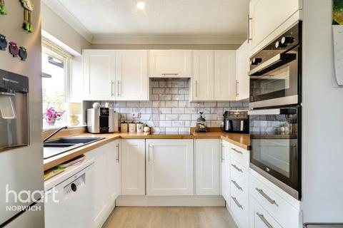 2 bedroom semi-detached bungalow for sale, Ellinor Road, Norwich
