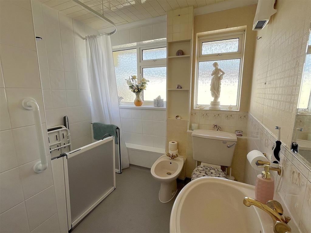 Shower Room.jpg