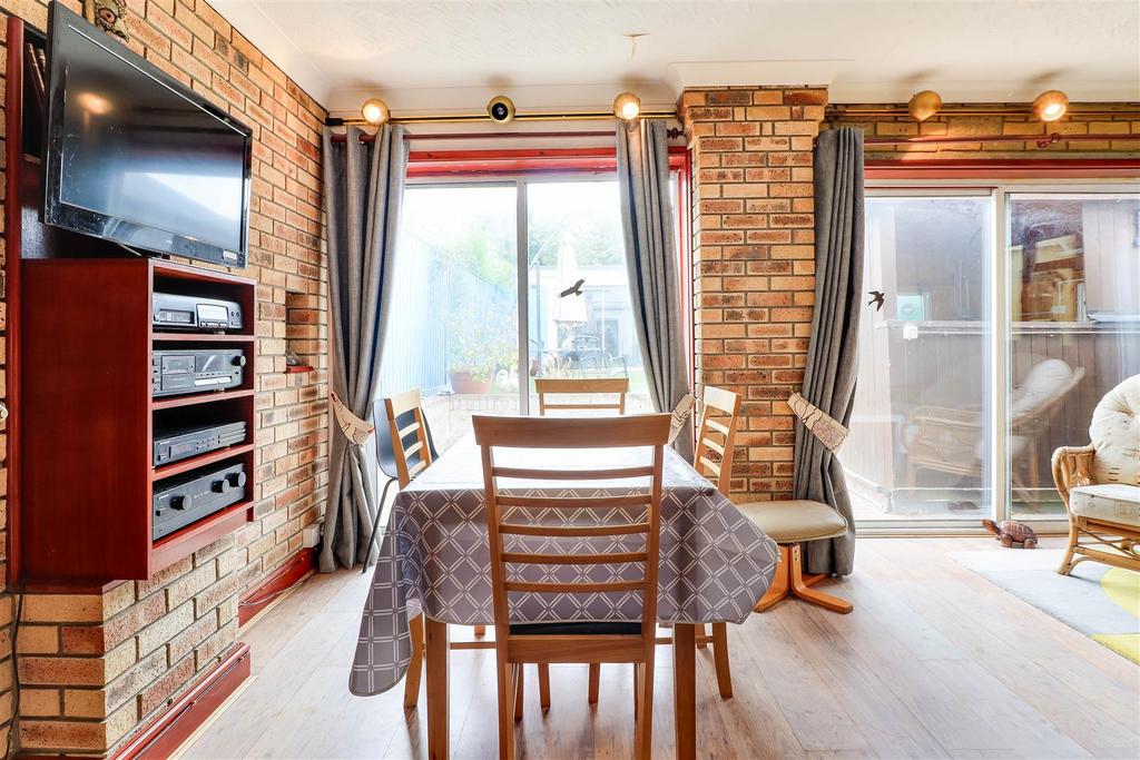 House in Cambridge, Barnwell - More