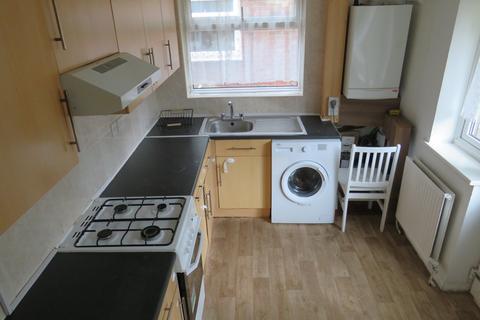 2 bedroom flat to rent, Dockwell Close, Feltham TW14