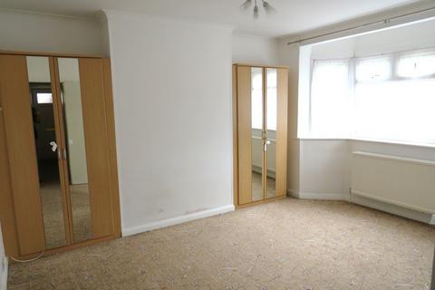 2 bedroom flat to rent, Dockwell Close, Feltham TW14
