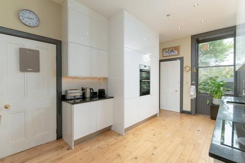 31 Hillside Crescent, Edinburgh, EH7 5EF