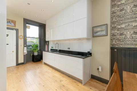 31 Hillside Crescent, Edinburgh, EH7 5EF