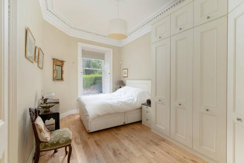 31 Hillside Crescent, Edinburgh, EH7 5EF