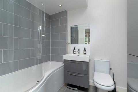 31 Hillside Crescent, Edinburgh, EH7 5EF