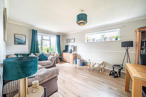 1 Kintyre Close, Oakley, Basingstoke, RG23 7NE