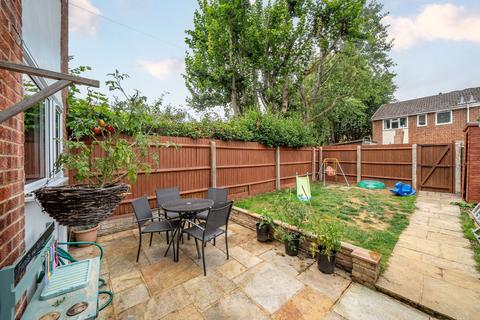 1 Kintyre Close, Oakley, Basingstoke, RG23 7NE