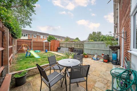 1 Kintyre Close, Oakley, Basingstoke, RG23 7NE