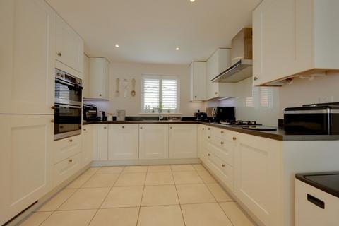 4 bedroom detached house for sale, Bonnet Lane, Burgess Hill, RH15