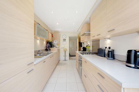 5 bedroom detached house for sale, Northwood Drive, Greenhithe DA9