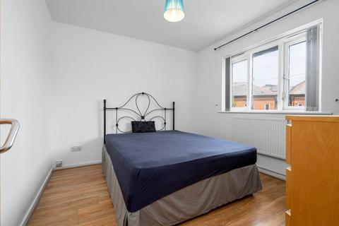 2 bedroom flat to rent, 4 Wharf Close, Piccadilly, Manchester, M1